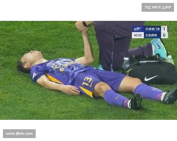 李永佳因被球击中颞部晕倒 直言感觉像被重拳击打想快速封堵 李永佳因被球击中颞部晕倒 直言感觉像被重拳击打想快速封堵